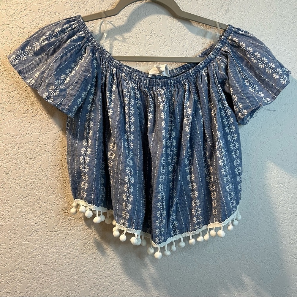 Women’s Sadie & Sage blue embroidered off shoulder cropped blouse size small S